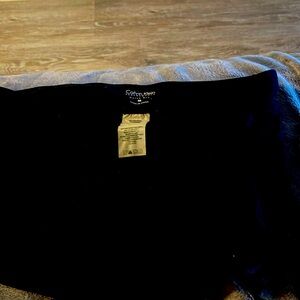 Very nice shorts. Worn few times.